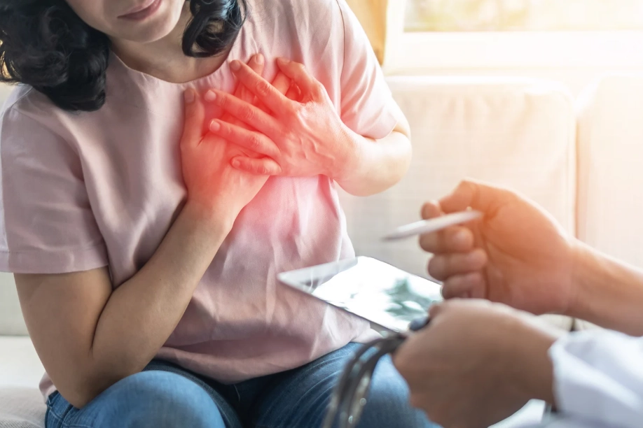 women heart attack symptoms